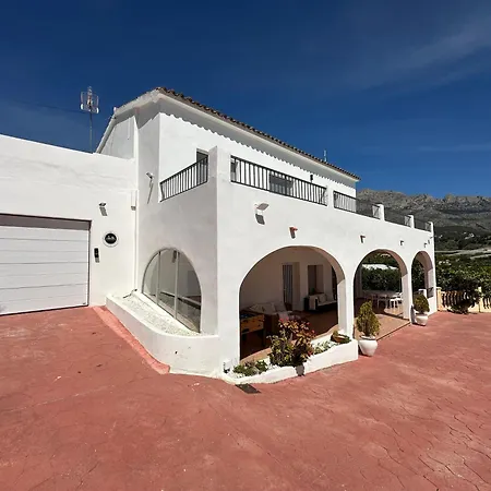 Altaret Villa *