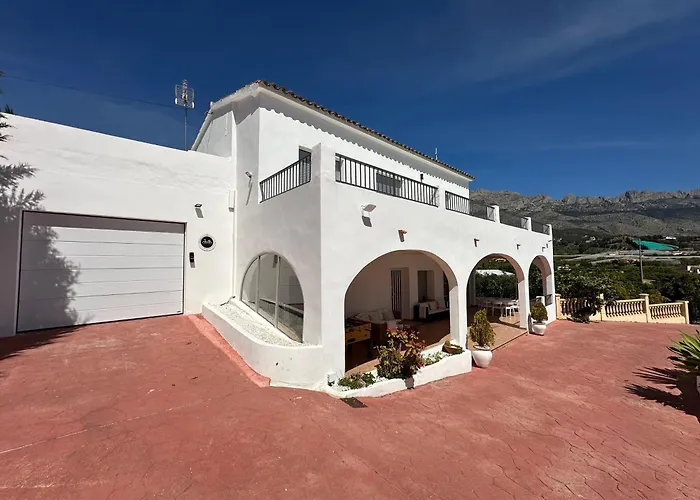 Altaret Villa *